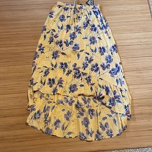 🌟🌟Flowy and flowery skirt shorter in front (high low)